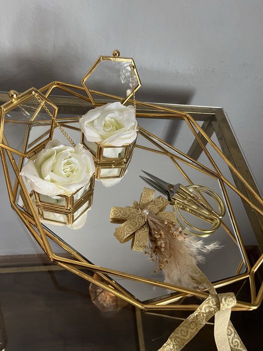 Поднос за годежни пръстени