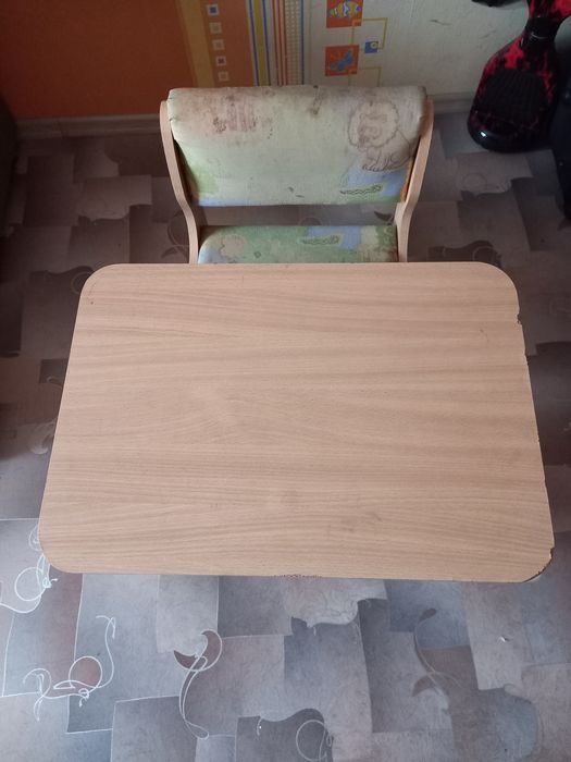 Детский стол со стулом