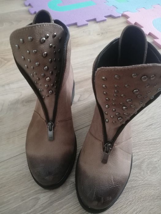Vand ghete din piele naturala, marimea 36, pret 80 lei