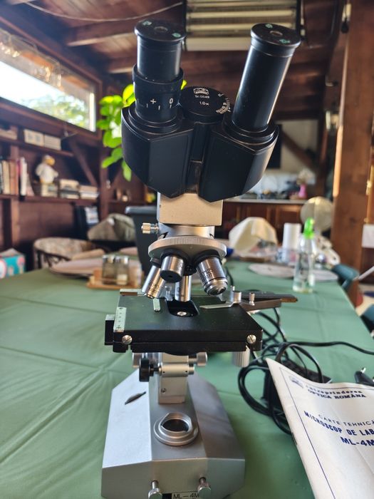 Microscop de laborator ML-4M