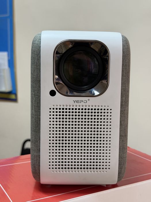 Проектор YEPO P100, продам срочно, есть торг