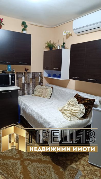Продажба Къща гр. Каспичан - с. Златна нива 720m² и двор 720m²
