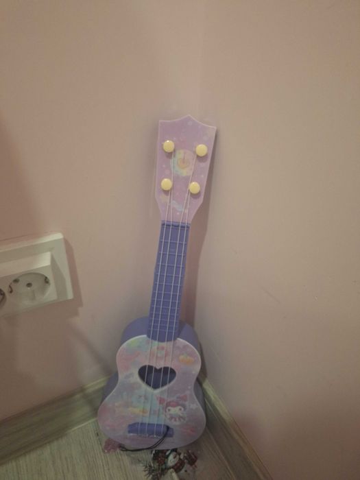 Детска китара лилава