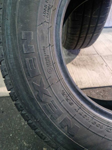 2 Nexen R15С 215/70/ 
летни бусови гуми DOT0921