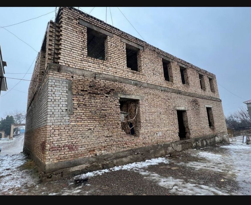 Toshkent Yangiyo'lda 2 qavatlik bino sotiladi