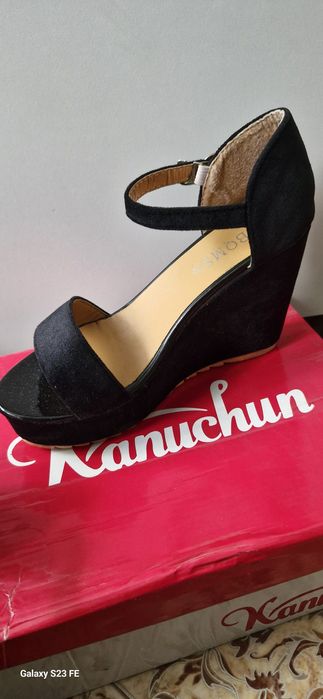 Продам босоножки