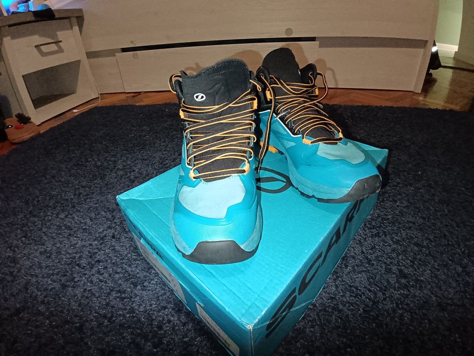 Обувки scarpa за туризъм и др