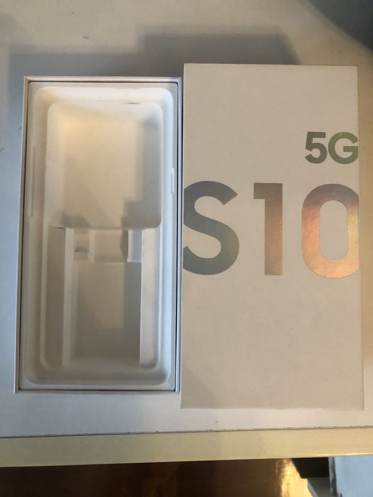 Cutii iPhone 7 pus 128 gb.Samsung S10 5G 256 gb.