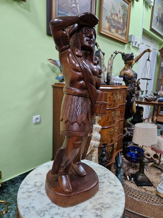 Голяма антикварна дървена фигура статуетка