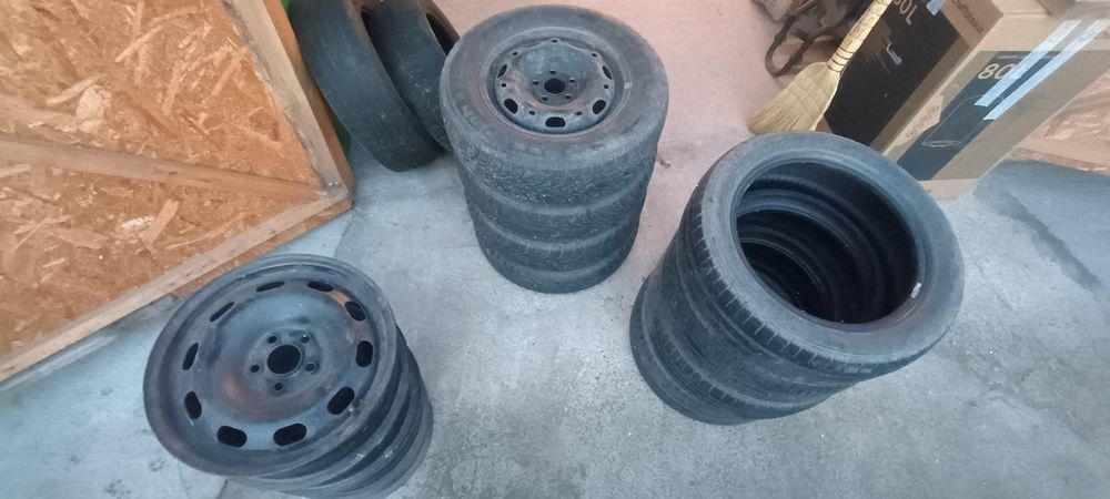 Vând sau schimb roți pentru Skoda Fabia