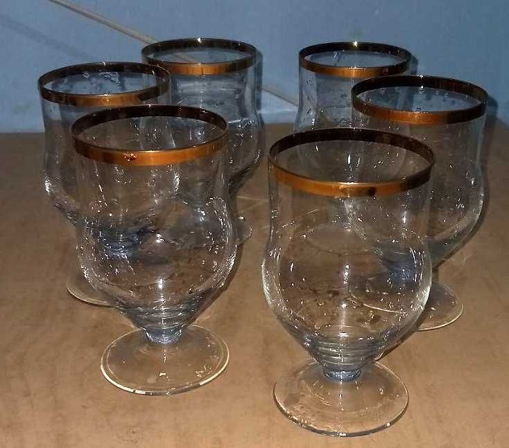 Продам рюмки 6 штук, набор, один с позолотой, другой с рисунком.
