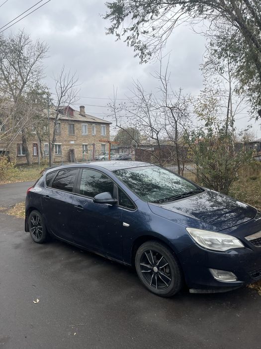 Опел астра j  продаются