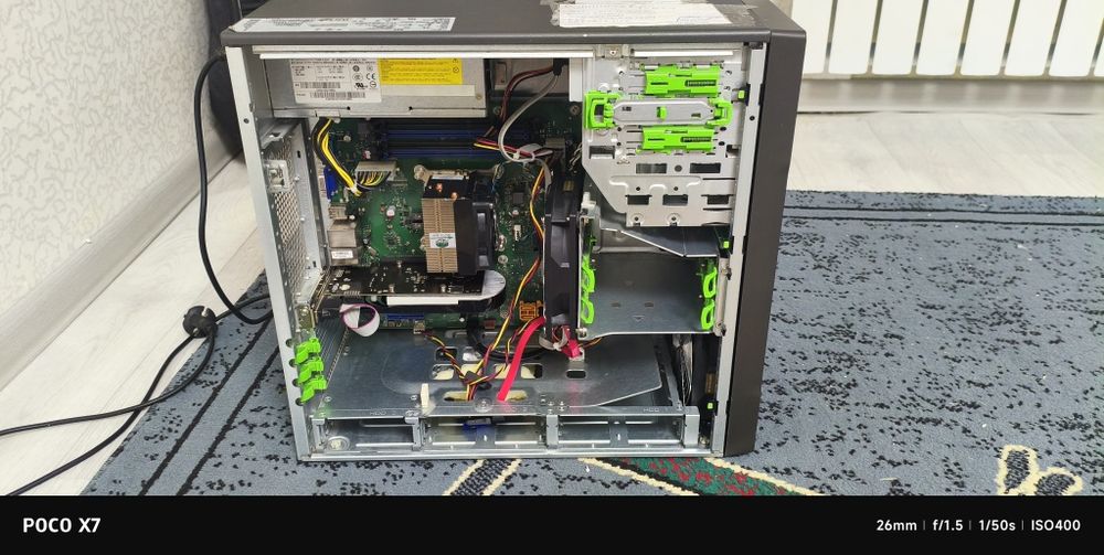 Продам компьютер Fujitsu Primergy TX100 S3