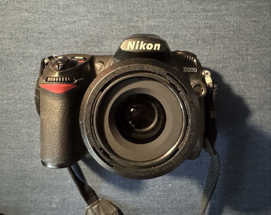Продам Nikon D200 + объектив nikkor 35mm 1.8G