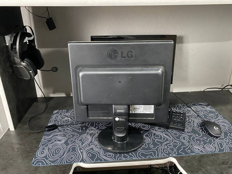 Продам 2 монитора.