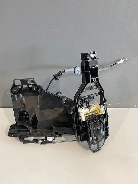 Broasca suport maner usa fata stanga VOLVO XC60 S60 V60 S90 XC40 XC90 V90 31349894 31416244