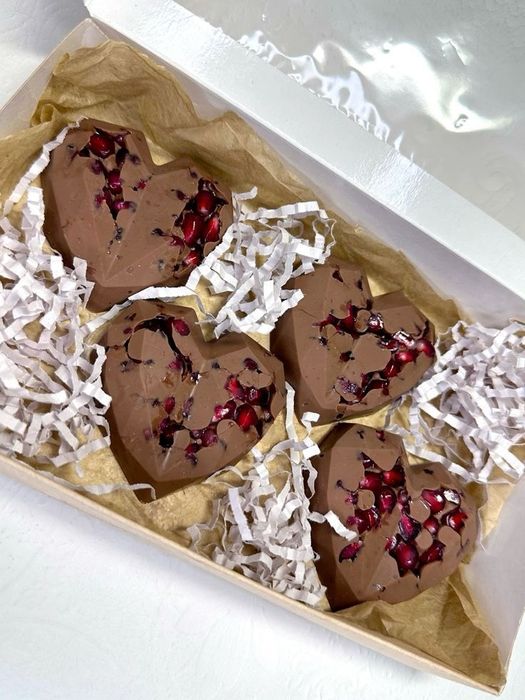 Гранат в шоколаде