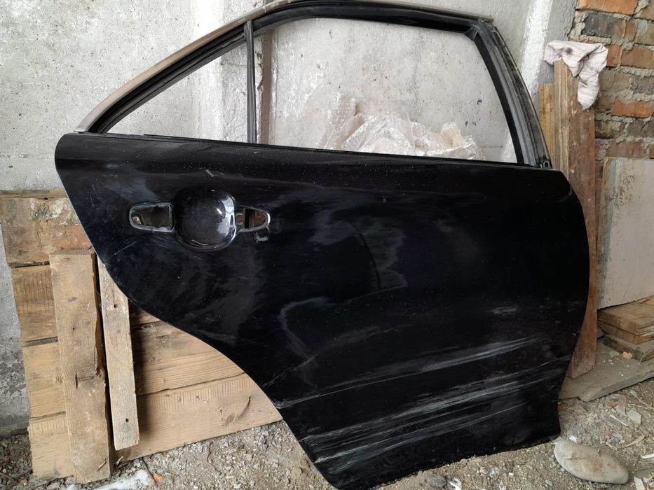 Продам дверь на камри