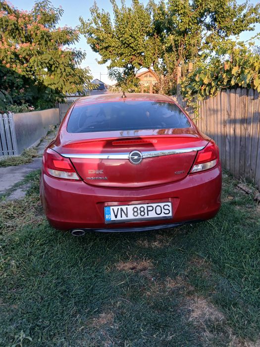 Vând Opel Insignia