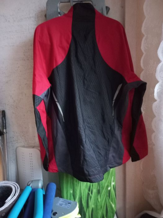 Продавам горнище на мерцедес, ветровка