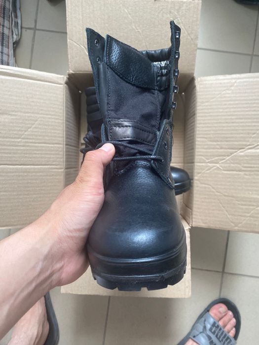Продам берцы НОВЫЙ 2 шт