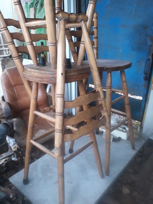 Масивни бар столове