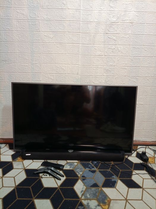Hartens 43" диагональ в отличном состоянии!