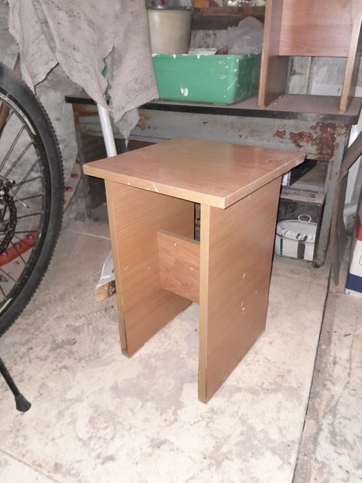 Табуретки и кресло