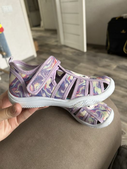 Продам сандали для девочки