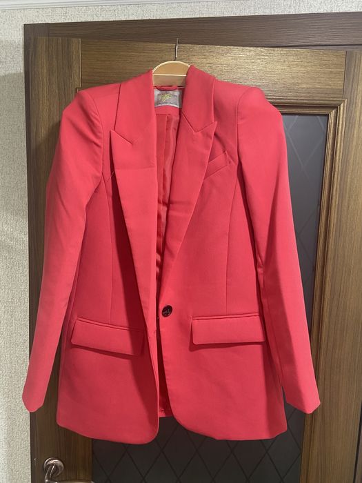 Срочно продам костюм