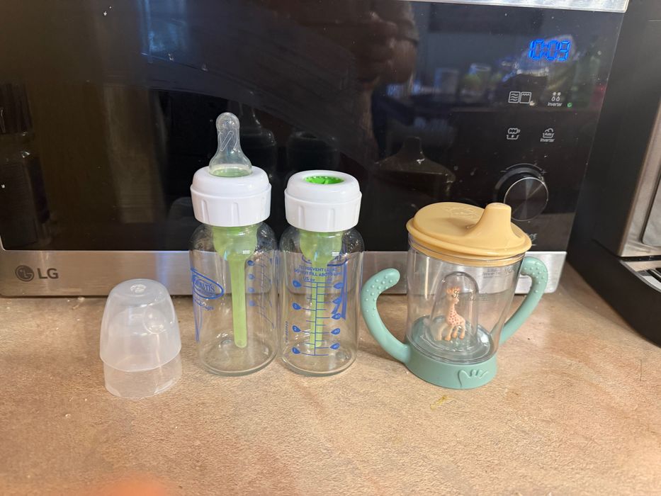 Шишета на Dr.Brown’s -стъклени и чашка Жирафчето Софи