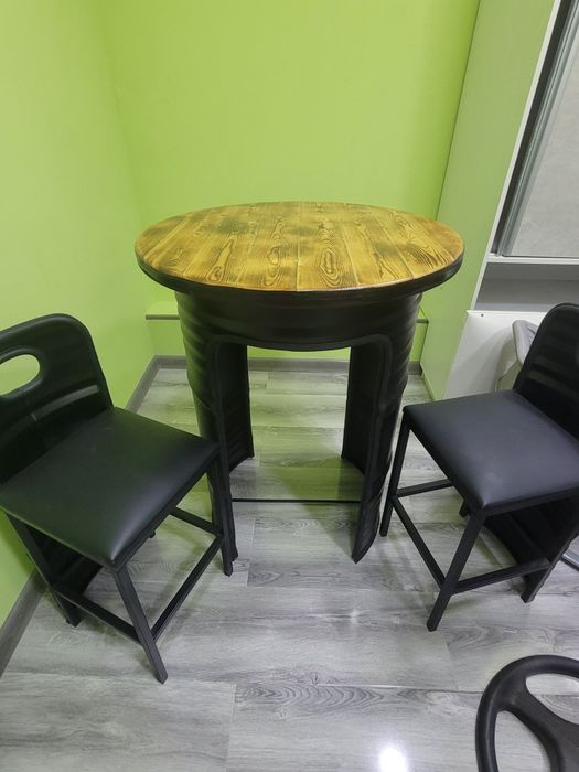 Продам полки из бочек и стол с 2 стульями