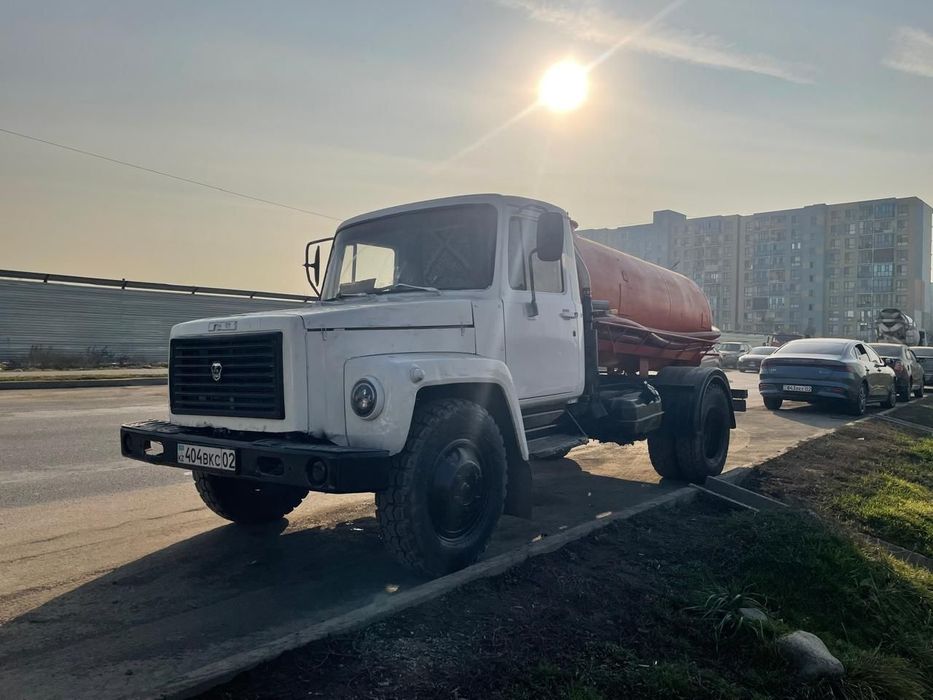 Ассенизатор говновоз