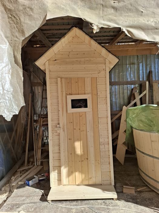 Toaletă tip căsuță WC