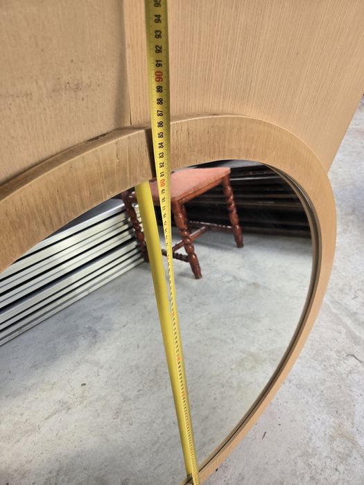 Кръгло огледало с дървена рамка 86см..