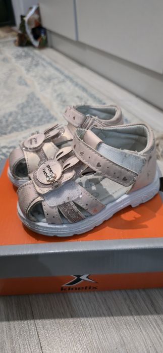 Продам детскую обувь для девочки