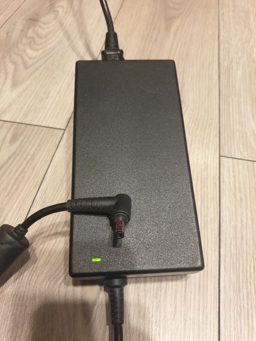 Vand Alimentator/Adaptor Original Asus ADP180 hb d