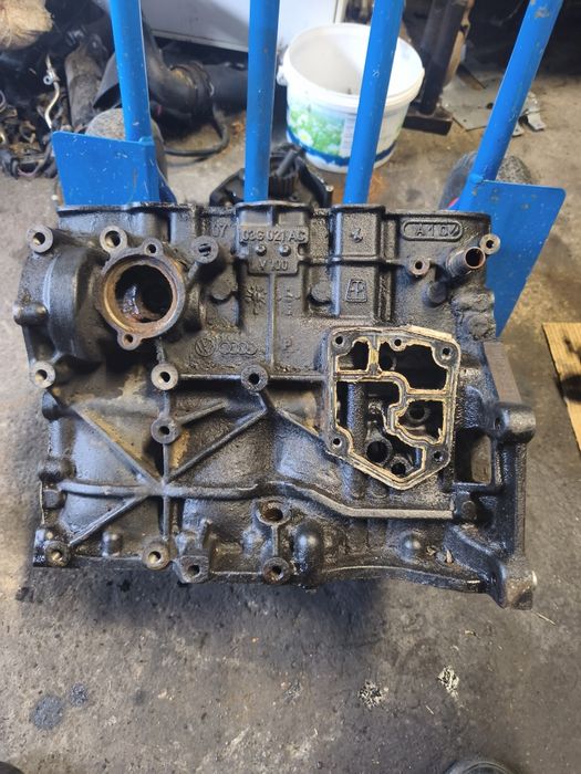 Bloc motor BMP 2.0 tdi 103 kw 140 cp Volkswagen Passat B6 2005-2010