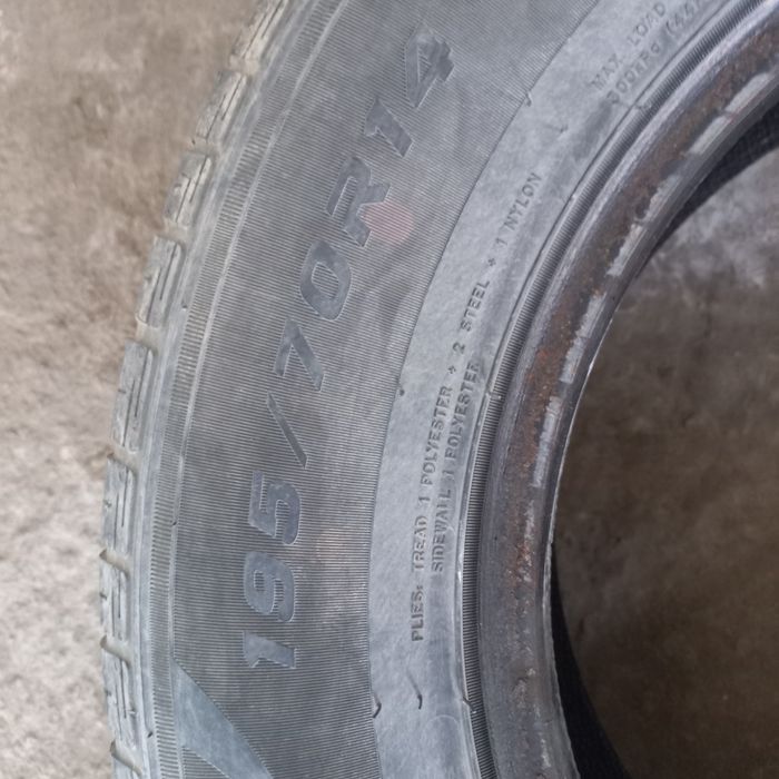 Покрышка на автомобиль