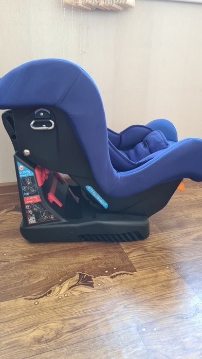 Продается автокресло chicco ( чикко)