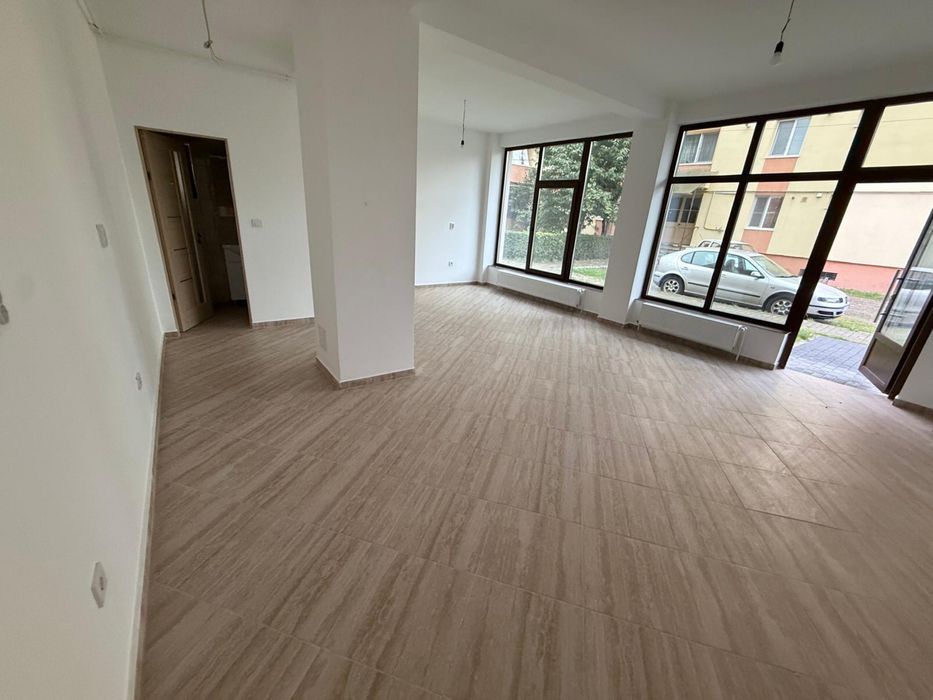Vand spatiu comercial