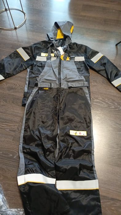 Продаю спецодежду.