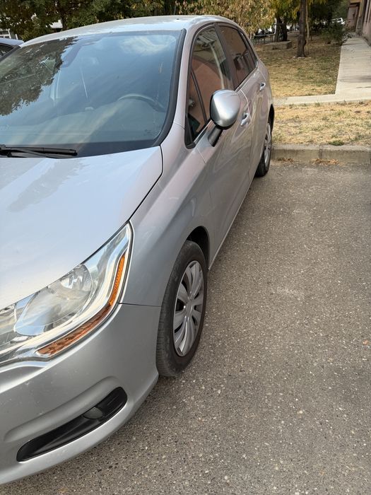 Vand Citroen C4 1.6 usor avariat - 2014