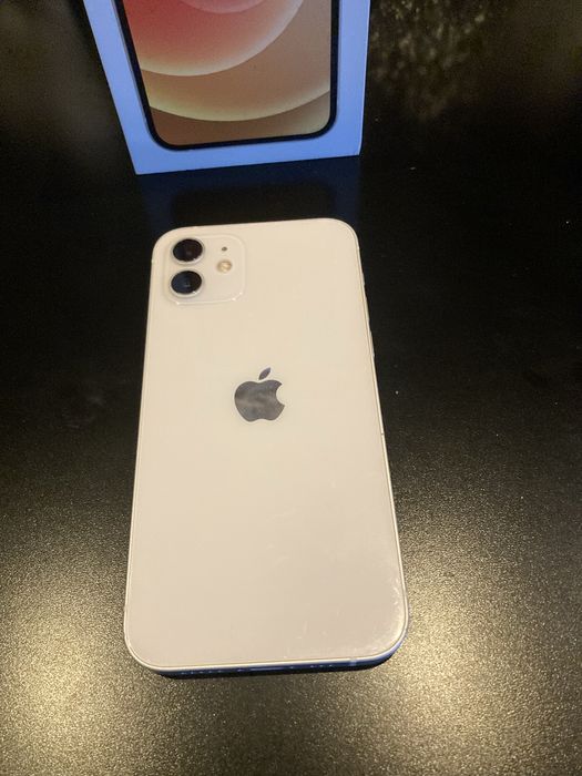 Продавам Iphone 12  white