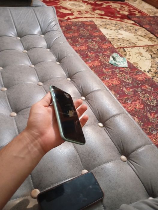 Iphone 11 green b/u.