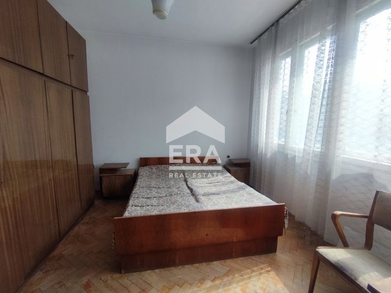 Продава се тристаен апартамент в кв. Училищни, Хасково!