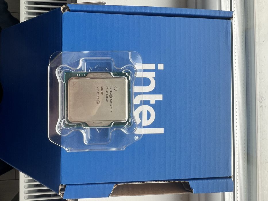 Procesor intel i7 12700 KF in cutie cooler inclus