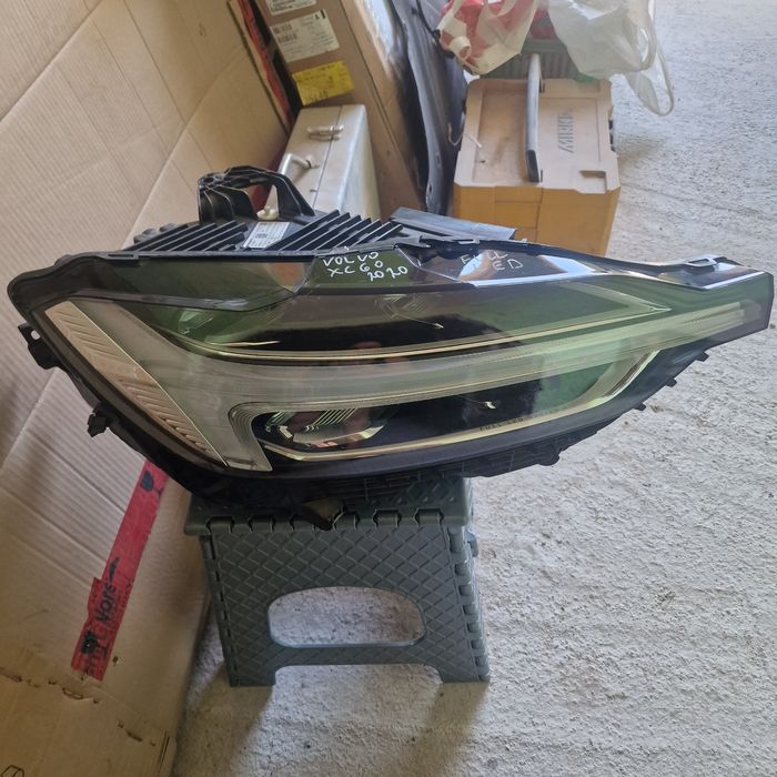 Volvo XC 60 2023 от 2017  ляв фар