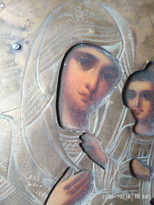 Старинная икона Казанская Богоматерь в окладе (XIX в.)