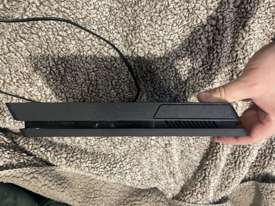 PlayStation 4 Slim 1TB + 2 Manete + Call of Duty